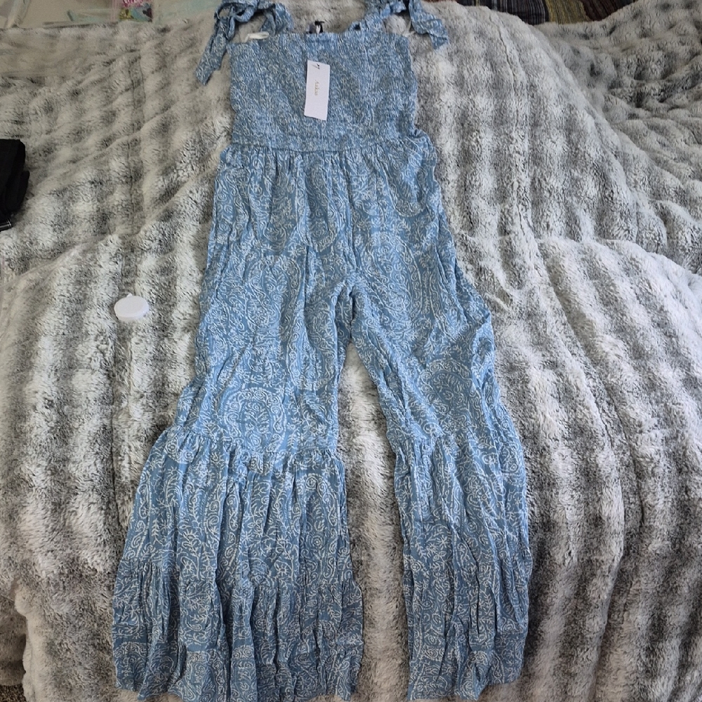 Aakaa 🖤 BNWT Blue Paisley Jumpsuit (525)